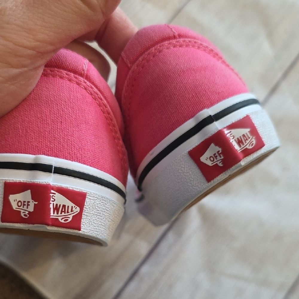 Vans Kids Sneakers in Vibrant Pink and Classic White - Picture 4 of 8